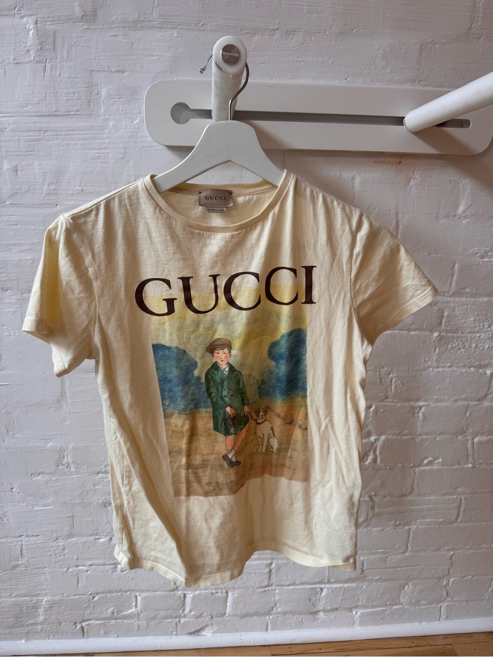 Gucci Kids Cream Short Sleeve Tee with Vintage Boy & Dog Print
